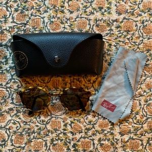 Ray Ban Round Fleck Sun Glasses